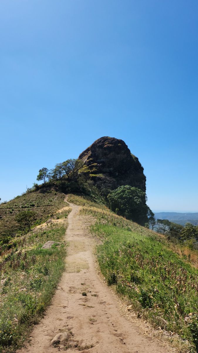 Peñón de Comasagua y El Zonte