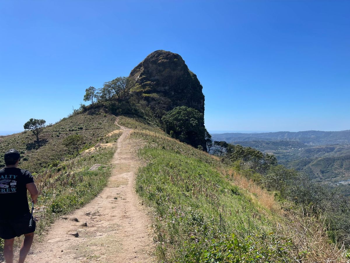 Peñón de Comasagua y El Zonte