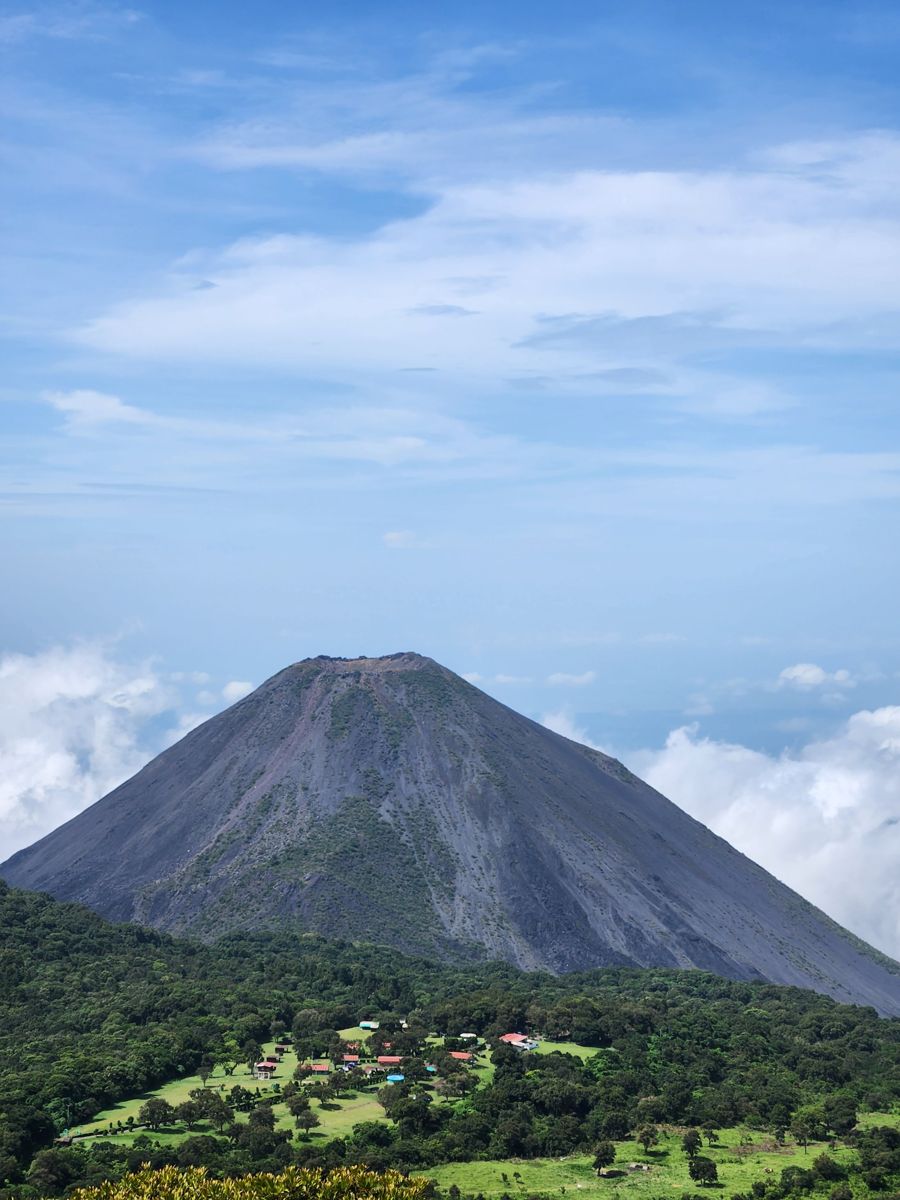 Volcán de Santa Ana y Lago de Coatepeque